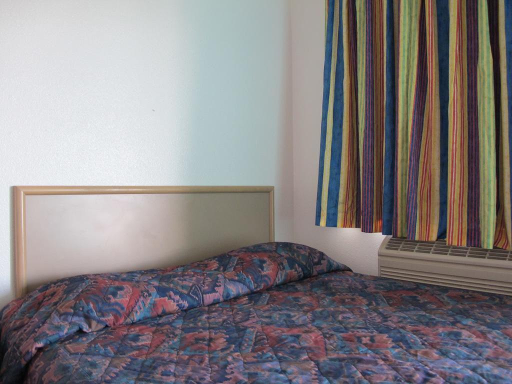 Economy Inn Ontario Quarto foto